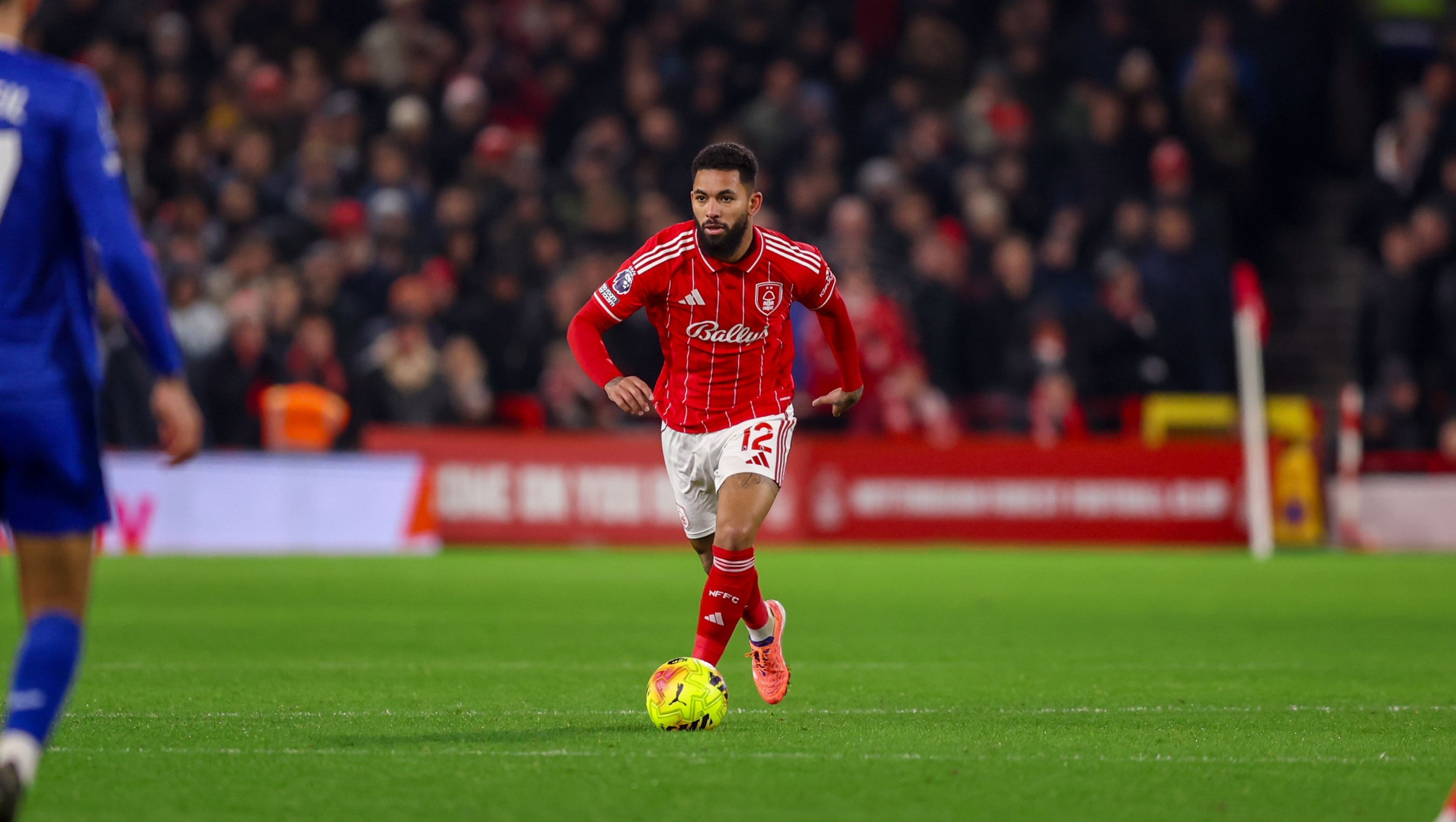 开云官网-电讯报：维拉击败切尔西，签下旧将道格拉斯·路易斯